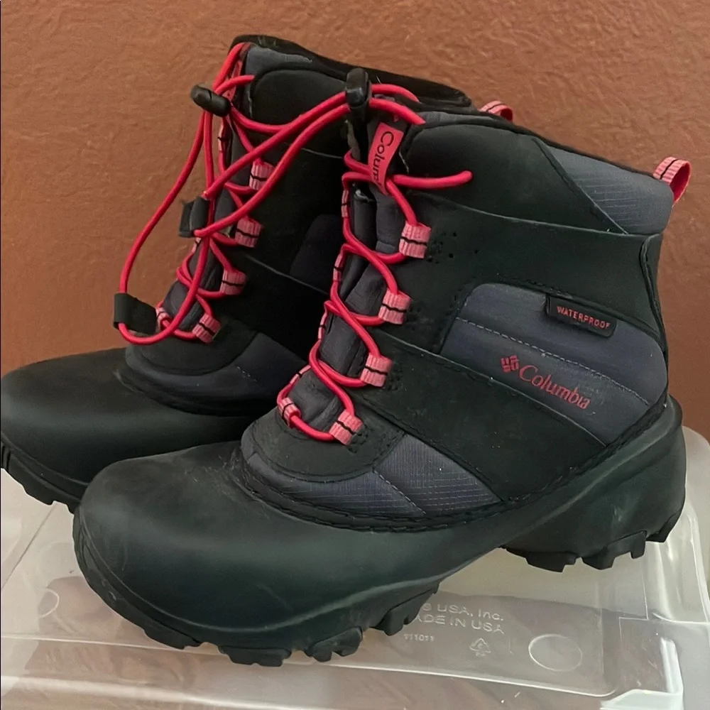 Columbia Black Snow Boots with Red Laces